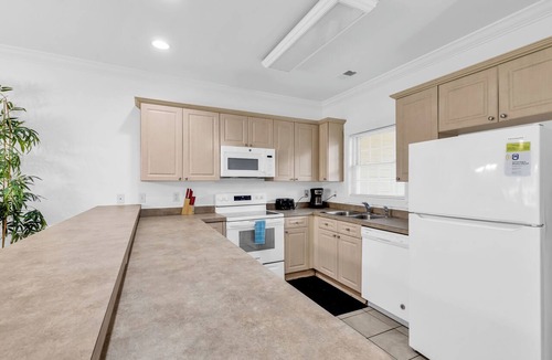 Central Myrtle Beach Condo | Myrtlewood 2-bedroom condo. Pool in the backyard
