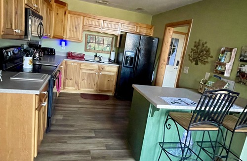 Hiawassee Cabin | Nana B’s beautiful mountain retreat. Pet friendly! Only 3 miles to Lake Chatuge!