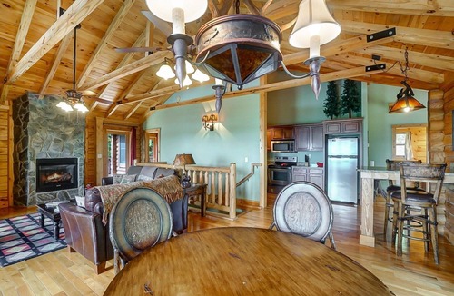 Almond Cabin | Nantahala Gorgeous - Free Whitewater Rafting Passes + Peaceful Cabin with