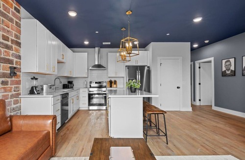 Talbot's Corner Villa | NASH Bach Pad 3-Bedroom Penthouse near Downtown Nashville (Sleeps 12)