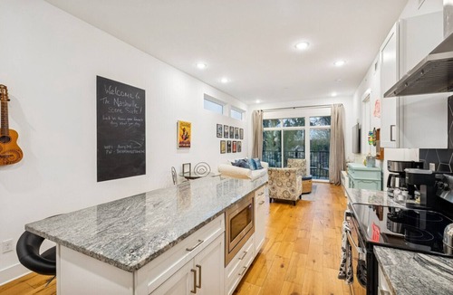 Inglewood Condo | Nashville Scene Suite in Chic East Nash, 12 min to Broadway!