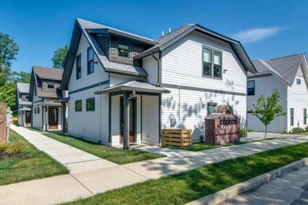 Greenwood House | Nashville Townhouse - Walk to Food, Near Downtown!