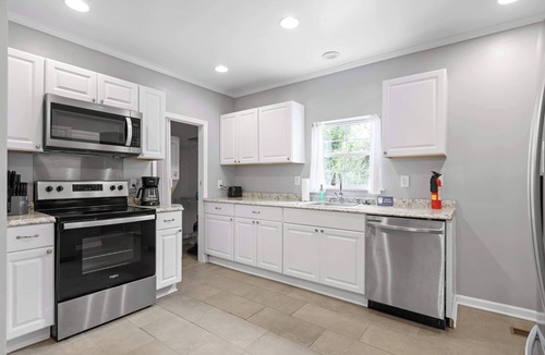 Chattanooga House | Near Downtown, Park & Zoo! Trendy Ridgeland Tudor