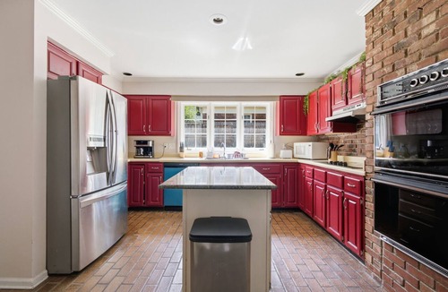 East Memphis House | Near DWN TWN Home/Sleeps 10/King Bed and Pool
