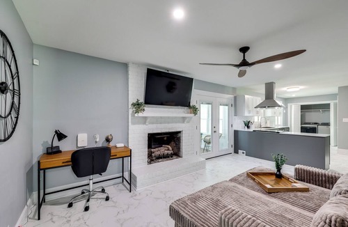Greenville House | Near ECU! Centrally Located Gem w/Sunroom & Deck