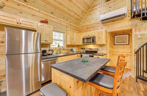 Edray Cabin | Near Greenbrier River! Mtn-View Cabin w/Fire Pit