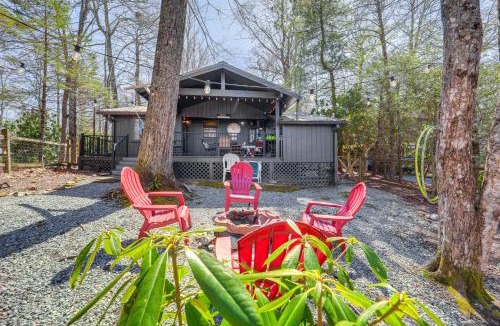 Newland House | Near Lake + Trails: Rustic Newland Cabin w/Deck!