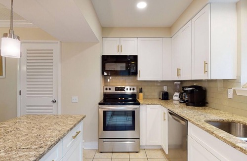 Palmetto Dunes Villa | Near Robert Trent Jones golf course with just short walk to the beach.