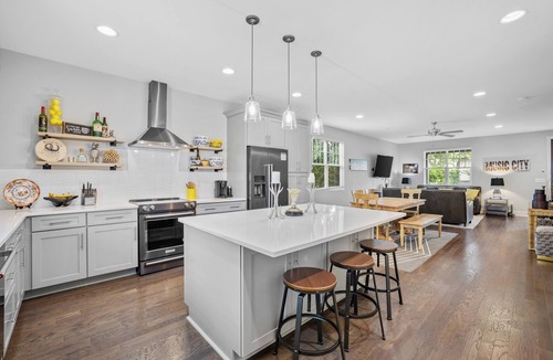 Berry Hill House | NEW! 10min->Broadway! Southern Sweet Tea Waverly