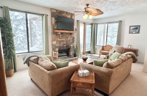 Hidden Valley Condo | NEW! 1st Floor TRUE Ski In/Ski Out 3BR/3BA w A/C, Close to Hiking, Pools & Golf