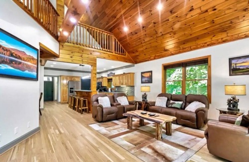 Beech Mountain Cabin | New! Beary Kozy Cabin Salt Water HotTub/Hike/Bike!