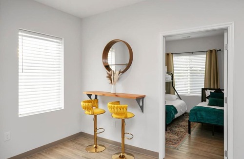 Maxwell House | New BOHO 4bd Suite East Nash Parking Central