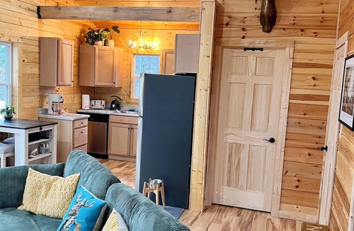 Lake Lure Cabin | New Boho Chic 1 Bedroom Cozy Private Cabin - Hot Tub