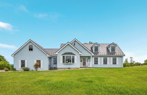 Augusta House | NEW - Country Roads Cottage - Amish Living Reimagined in WV - HOT TUB