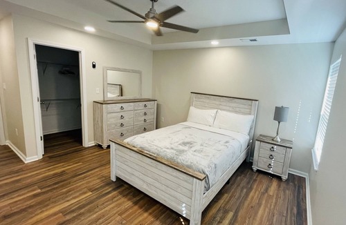 Pleasure Ridge Park House | New home just build, fenced .Close to many restaurants. 20 min to the airport