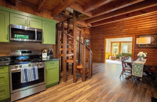 Gallipolis Ferry Cabin | New Hot Tub - Diamond Creek - Sleeps up to 6