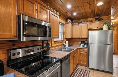 Hemlock Hills Cabin | New Listing | 5BR Gatlinburg Cabin w/Hot Tub + Game Room + Free Tickets