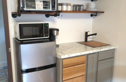 Knoxville Apartment | New Listing! Boutique Studio Close to Downtown - First 3 Bookings Get 20% Off