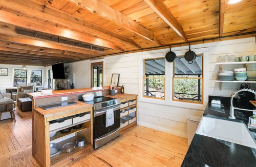 Cashiers Cabin | New Listing! Mountain Views - Fire pit - Walk to downtown Cashiers