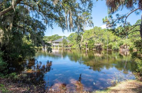 Oceanmarsh Subdivision House | New Listing! Sleeps 10 on Harbor Island - Golf Cart Available for Rent