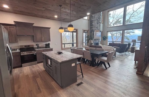 Sevierville Cabin | New! Luxe Pool Cabin w/MTN Views! Hot Tub*Games