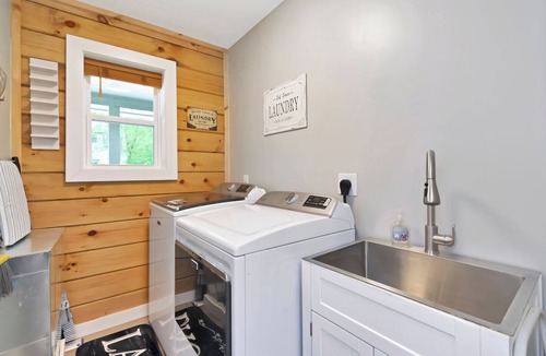 Sugar Mountain Cabin | New Luxurious Mountain Escape with Spa & Views