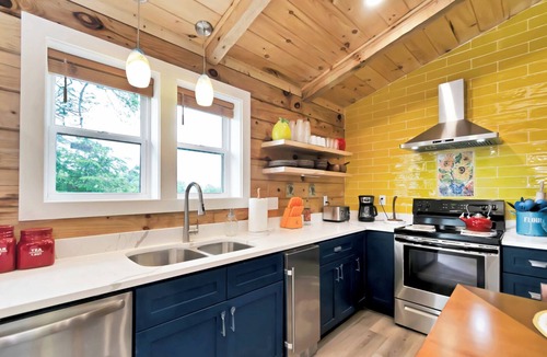 Sugar Mountain Cabin | New Luxurious Mountain Escape with Spa & Views
