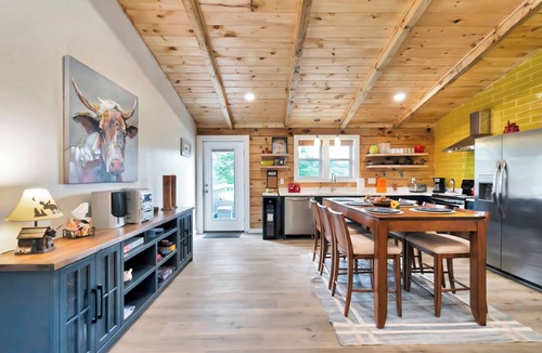 Sugar Mountain Cabin | New Luxurious Mountain Escape with Spa & Views