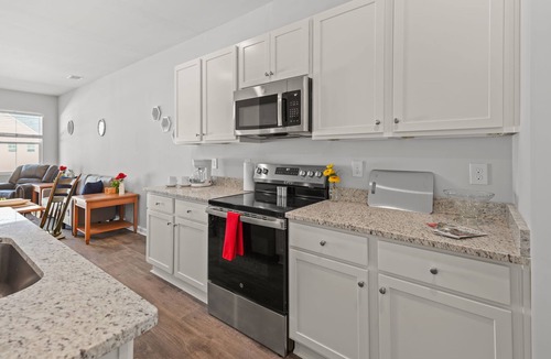 Conway House | New Modern 3BR/3BA Townhome. Quiet Retreat w/Pool, Playground and Free Parking.