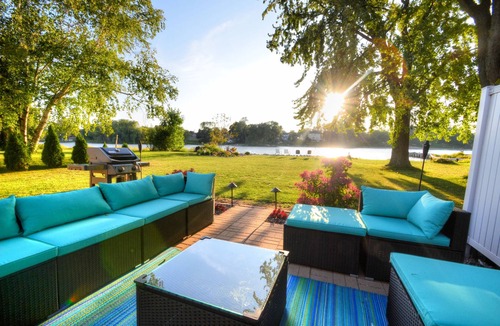 Two Rivers House | New! Riverfront Retreat! Dock! Near downtown & Neshotah Park. Dogs ok!