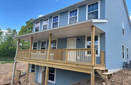 Moundsville House | New Vrindaban guest house 1-bedroom apartment house with AC in charming.