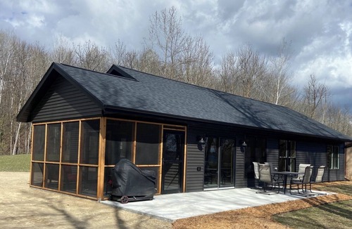 Lake Jessie Cabin | Newly Built Cedarpoint Cottage -Cozy and Relaxing on Jessie Lake -Pet Friendly