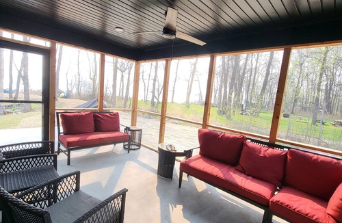 Lake Jessie Cabin | Newly Built Cedarpoint Cottage -Cozy and Relaxing on Jessie Lake -Pet Friendly