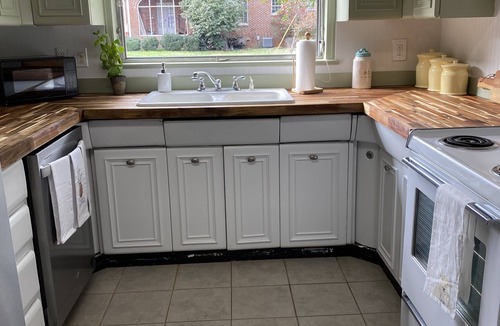 Dalton House | Newly Remodeled Home in Dalton’s Historic District -5mins from I-75