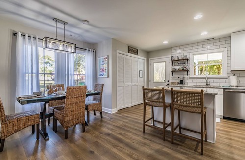Mossy Oaks House | Newly Renovated listing! Cottage on Broad