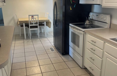 Newburgh House | NEWLY RENOVATED, UPSCALE, IMMACULATE, 3 BED + DEN BRICK HOME