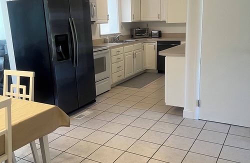 Newburgh House | NEWLY RENOVATED, UPSCALE, IMMACULATE, 3 BED + DEN BRICK HOME