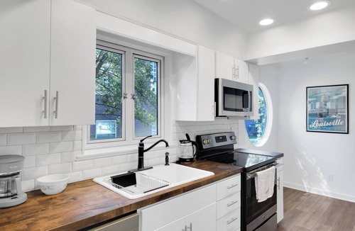 Highlands Douglass Condo | Nice 2-bedroom condo with AC in fabulous Louisville location