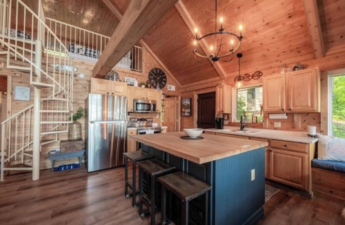 Birchwood Cabin | Nice Lake Escape Hot Tub Pontoon ATV Snowmobile Trails Lakefront & More!