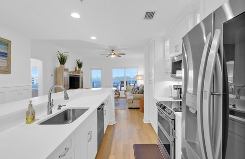 North Forest Beach Villa | North Forest Beach Penthouse | Walk to Coligny | Rooftop Pool | Renovated