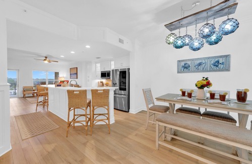 North Forest Beach Villa | North Forest Beach Penthouse | Walk to Coligny | Rooftop Pool | Renovated