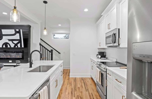 Red Bank House | Northshore 5BR Fun Escape – Minutes to Downtown