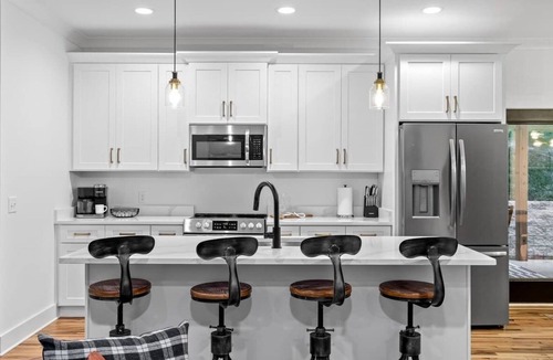 Red Bank House | Northshore 5BR Fun Escape – Minutes to Downtown