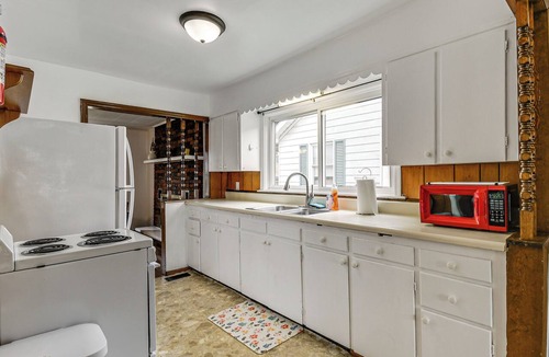 Ashland House | Nurse-Ready Home Half-Mi to UK King's Daughters