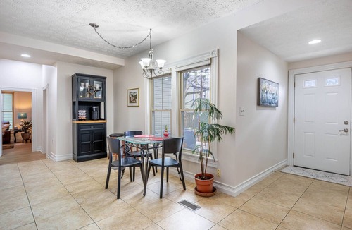 South Park House | Oasis On Oak 2-bedroom house in Historic Downtown Dayton for Perfect Living!