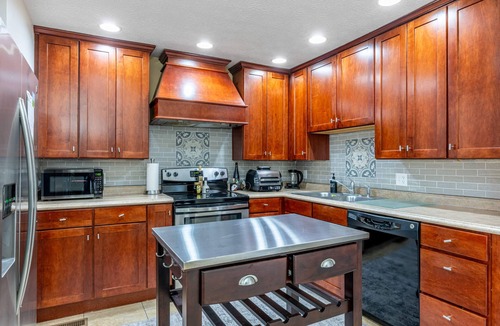 South Park House | Oasis On Oak 2-bedroom house in Historic Downtown Dayton for Perfect Living!