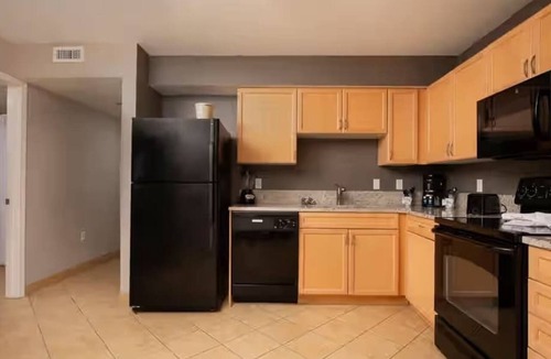 Cherry Grove Beach Hotel | Oceanfront 2BR w/Spa Tub & Balcony