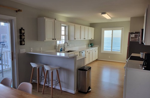 Ocean Isle Beach House | OCEANFRONT 5BR/3BA w/Linens & Towels Full Kitchen 3 Ocean Decks Beach Chairs