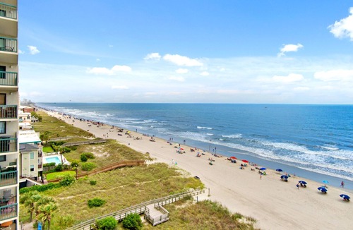 Ash Condo | Oceanfront family-sized condo rental with lazy river, pool, and fitness center near Ocean Drive
