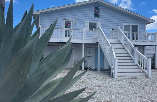 Topsail Beach House | Oceanfront Home, Best Location: Walk to Town, 4 Bed/3 Bath, Pet Friendly!